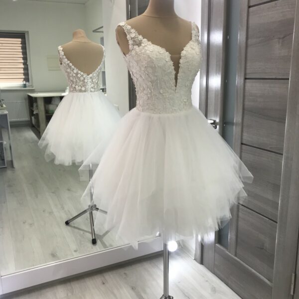 Création de robe de mariée sur mesure pièce unique robe de mariée courte en tulle