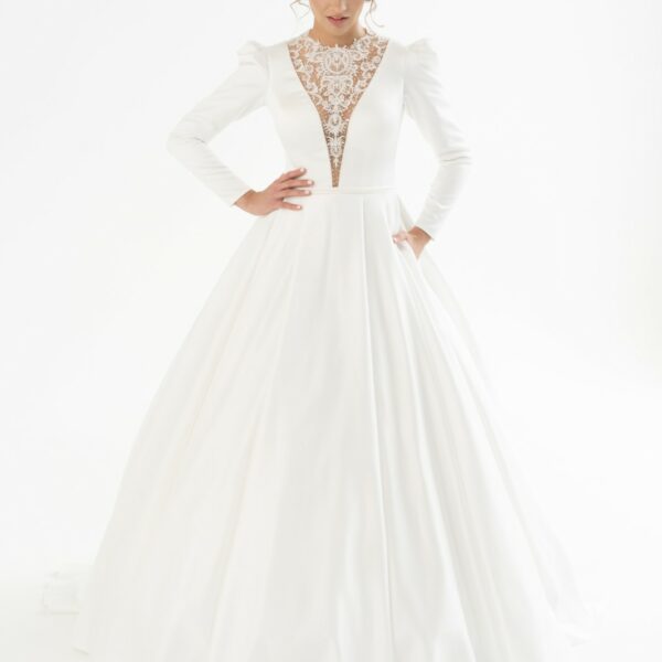 Robe de mariée princesse en satin style lybanaise, France