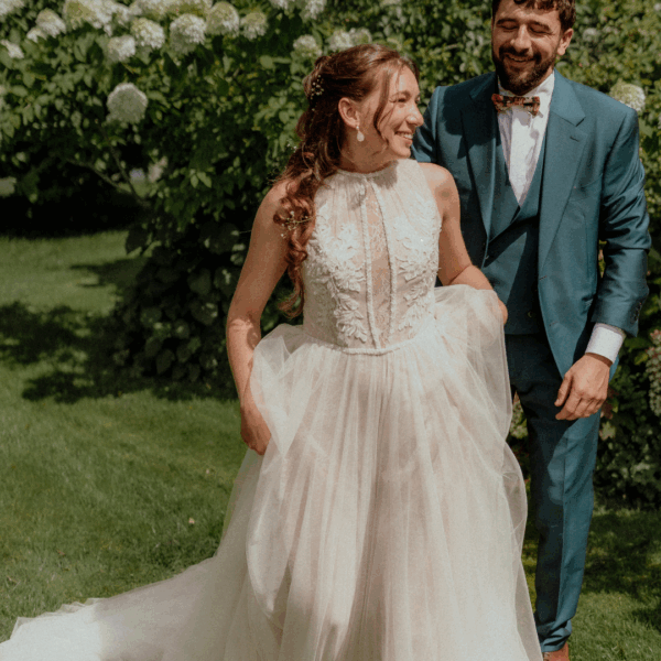 Robe de mariée bohème trapèze en dentelle chantilly, tulle pailleté