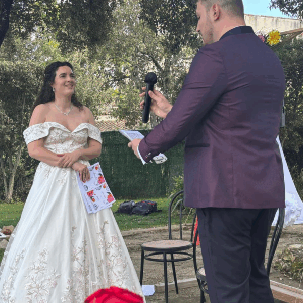 Robe de mariée princesse dentelle florale coloré, robe corset avec col bradot, jupe en satin plit plat