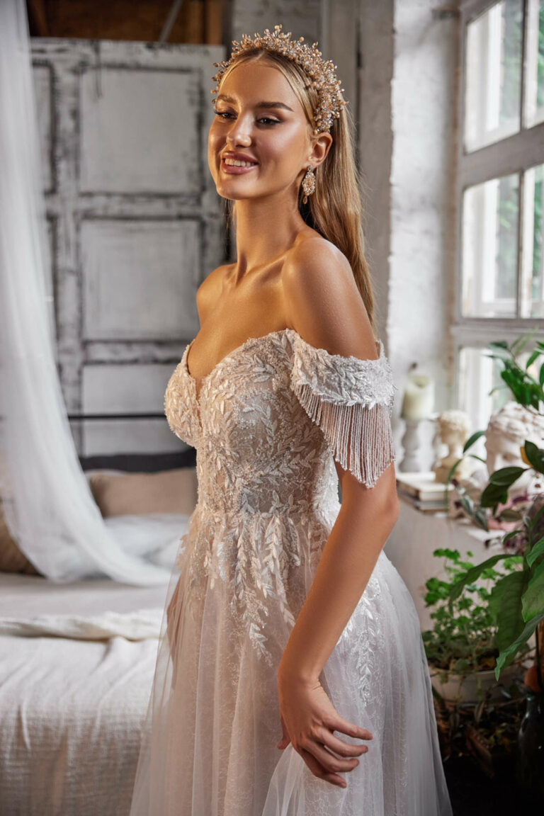Robe de mariée sur mesure peti budget a partir de 720 euros tissus de très belle qualité collection Harmonie www.lauraqueencreation.fr