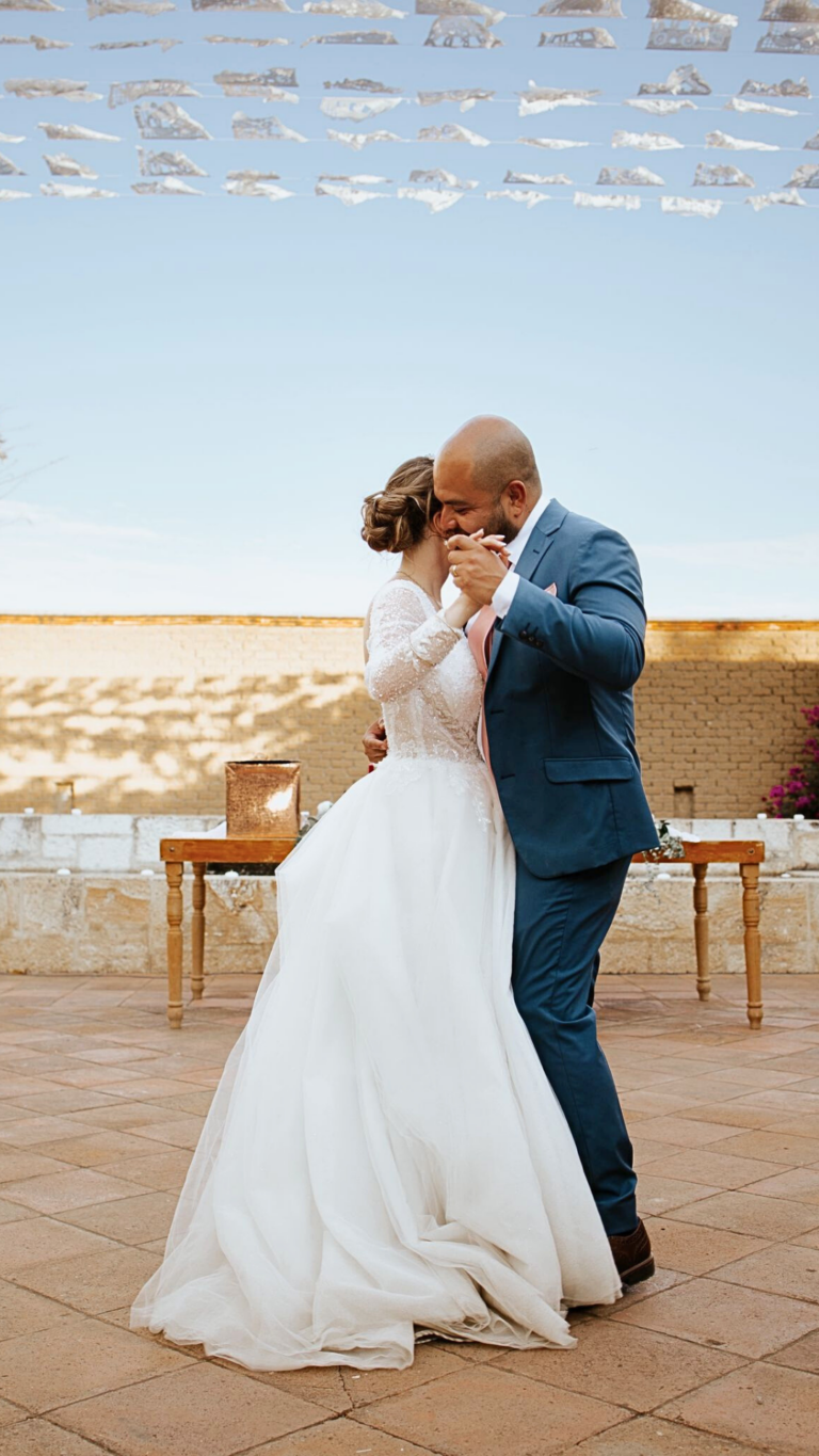 Mariée en robe de mariée sur-mesure unique Laura Queen Création Gard